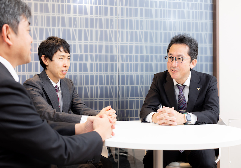 <span>社内の雰囲気や</span><span>人間関係について、</span><span>どのように</span><span>感じていますか？</span>