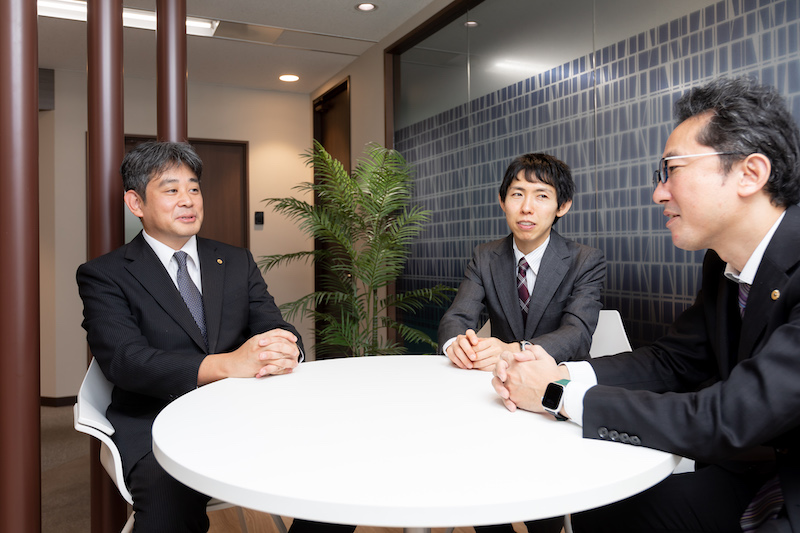 <span>入社後に成長を</span><span>実感した経験や、</span><span>自分が変わったと</span><span>思う点を教えてください。</span>