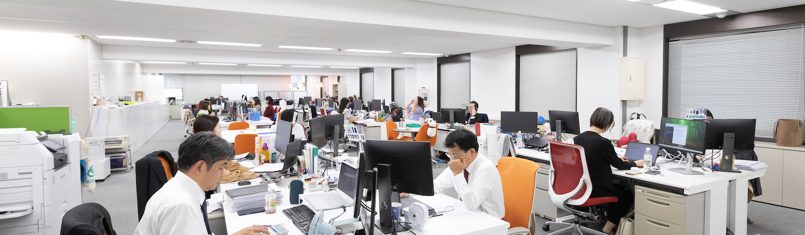 <span>社内の雰囲気や</span><span>人間関係について、</span><span>どのように</span><span>感じていますか？</span>