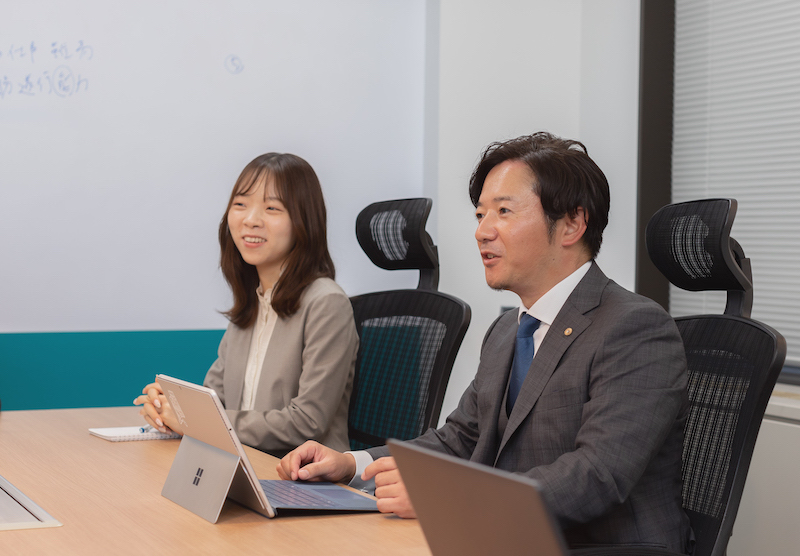 <span>チームの雰囲気を</span><span>教えてください</span>