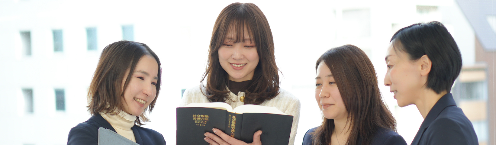 <span>社内の雰囲気や</span><span>人間関係について、</span><span>どのように感じていますか？</span>